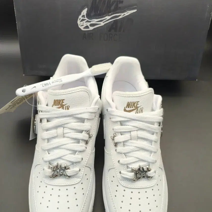 [BUNJANG] White Sneakers / 흰색 스니커즈