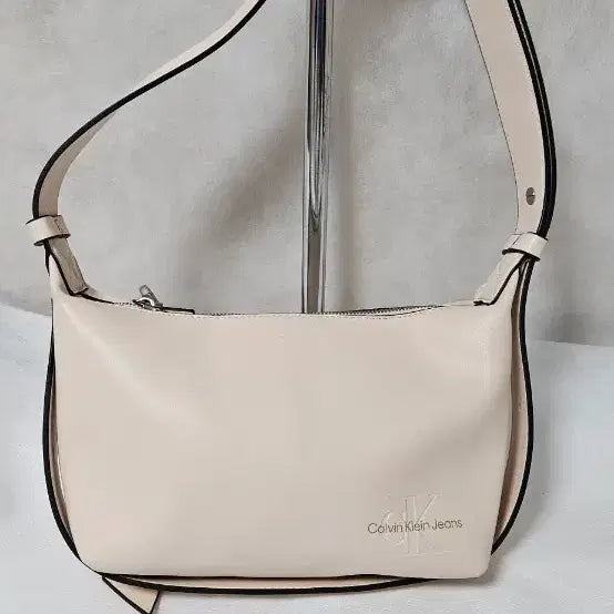[BUNJANG] Calvin Klein Jeans Light Pink Shoulder Bag / 캘빈클라인진 연핑크 숄더백
