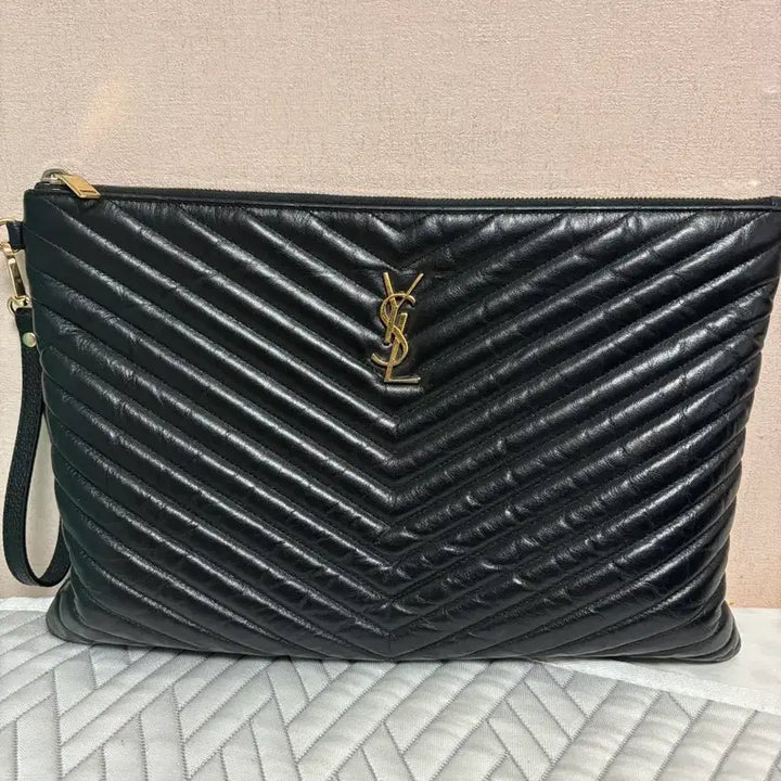 [SOLD OUT] 입생로랑 블랙 클러치백