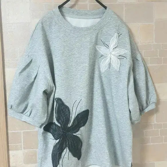 [SOLD OUT] 여성 안나꽃자수티(새옷)