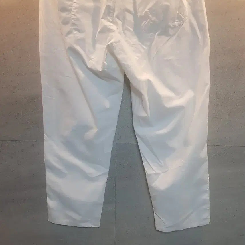 [BUNJANG] Jieor White Crop Pants / Jieor. 초럭셔리. 화이트 크롭 팬츠.