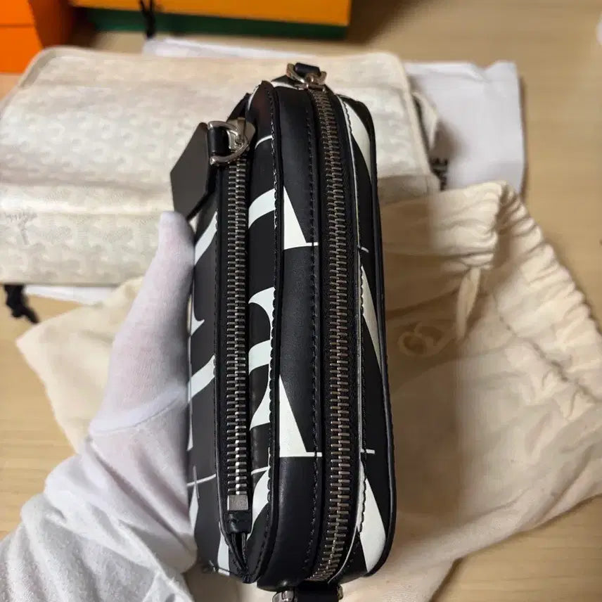 [BUNJANG] Valentino Crossbody Bag - New / 발렌티노 크로스백 새상품
