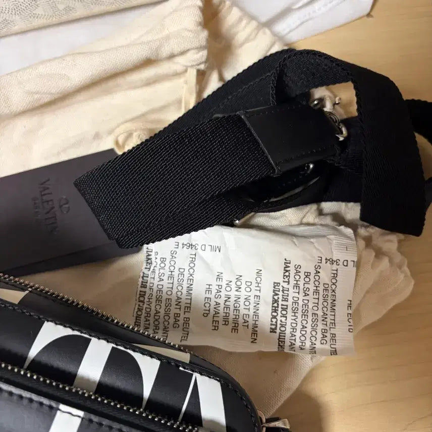 [BUNJANG] Valentino Crossbody Bag - New / 발렌티노 크로스백 새상품
