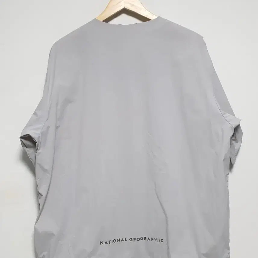 [SOLD OUT] 내셔널지오그래픽 기능성 반팔티 105사이즈 그레이