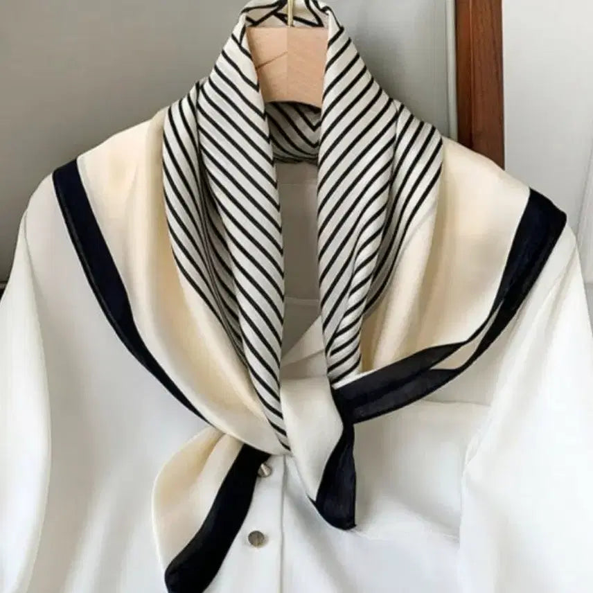 [SOLD OUT] 아이보리 블랙 스트라이프 스카프(새상품)