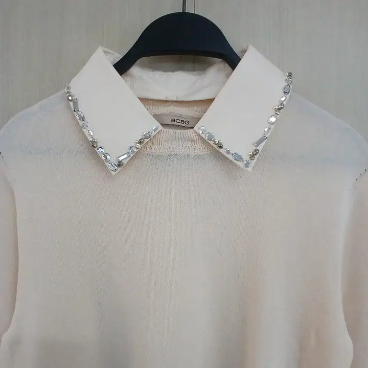 [BUNJANG] BCBG Ivory Rhinestone Collar Knit Top (Size 55) / BCBG 아이보리 카라 니트 55사이즈