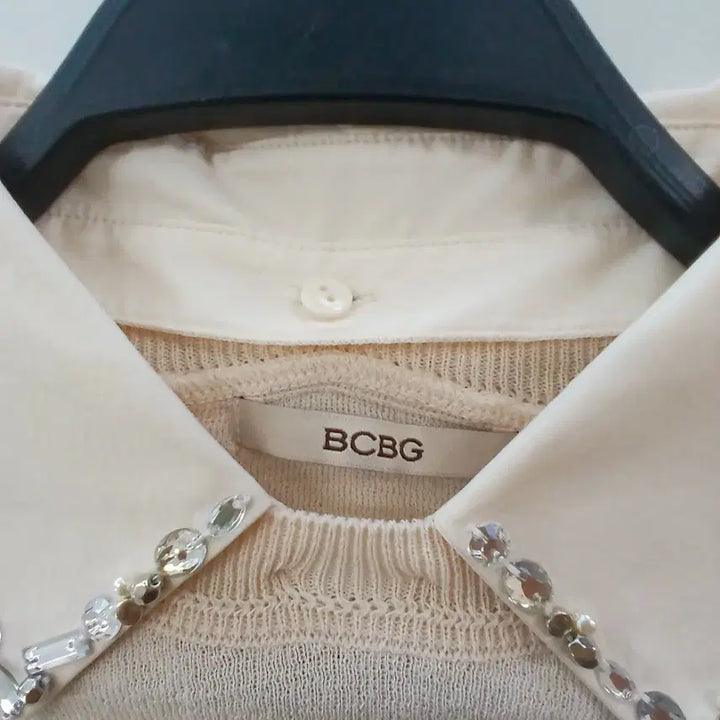 [BUNJANG] BCBG Ivory Rhinestone Collar Knit Top (Size 55) / BCBG 아이보리 카라 니트 55사이즈