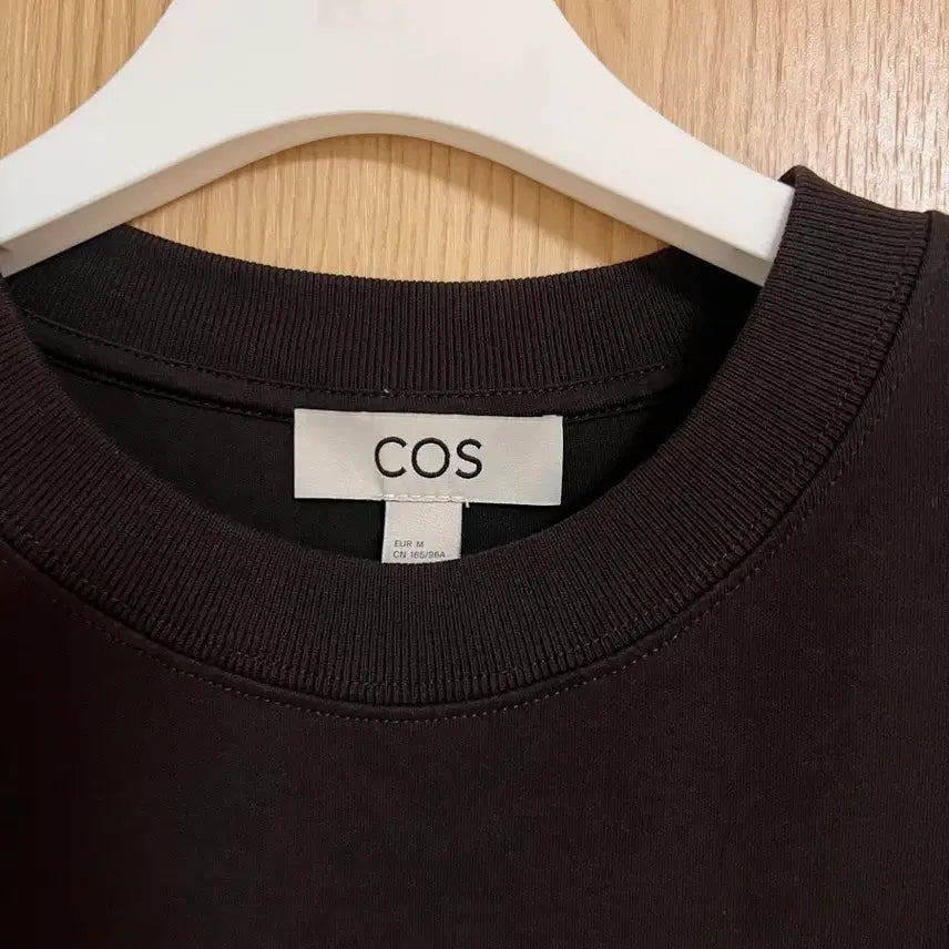 [SOLD OUT] COS 코스 반팔티셔츠 다크브라운
