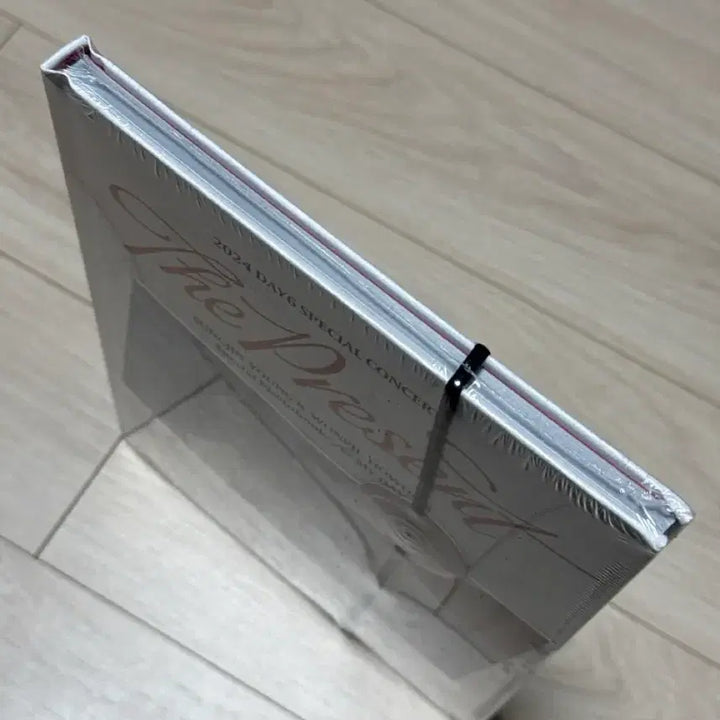 [BUNJANG] Day6 "The Present" Concert Photobook Sealed / 데이식스 클콘 포토북 미개봉 원가이하
