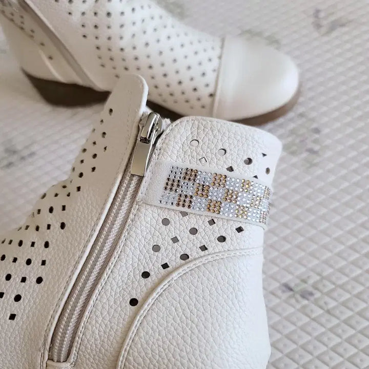 [BUNJANG] Bling Bling Ivory Punching Ankle Boots / 블링블링 펀칭 통굽 앵클부츠 아이보리 240