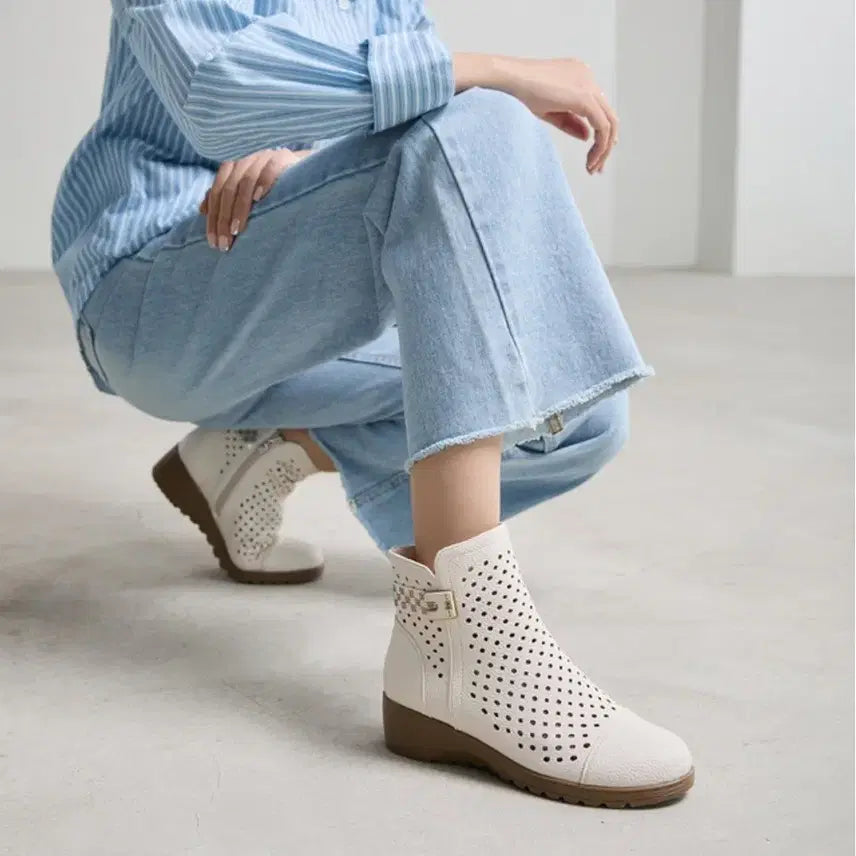 [BUNJANG] Bling Bling Ivory Punching Ankle Boots / 블링블링 펀칭 통굽 앵클부츠 아이보리 240