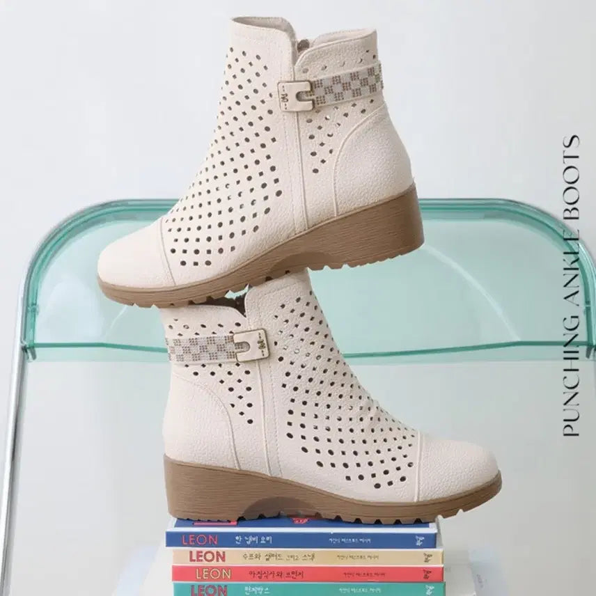 [BUNJANG] Bling Bling Ivory Punching Ankle Boots / 블링블링 펀칭 통굽 앵클부츠 아이보리 240