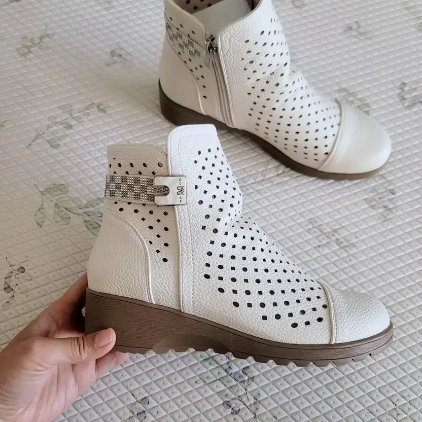 [BUNJANG] Bling Bling Ivory Punching Ankle Boots / 블링블링 펀칭 통굽 앵클부츠 아이보리 240