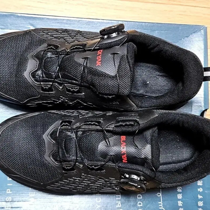 [BUNJANG] Blackyak Trekking Shoes Dial Closure Black / 블랙야크 트레킹화 블랙 다이얼 운동화