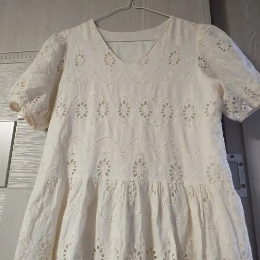 [BUNJANG] Ivory Punching Long Dress / 아이보리  펀칭 롱원피스