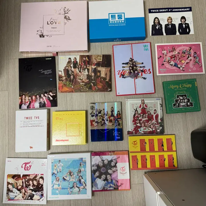 [BUNJANG] 트와이스 앨범/굿즈 풀세트 (원스 2기, 시즌그리팅 등 포함) / 트와이스 앨범/굿즈 풀세트 (원스 2기, 시즌그리팅 등 포함)