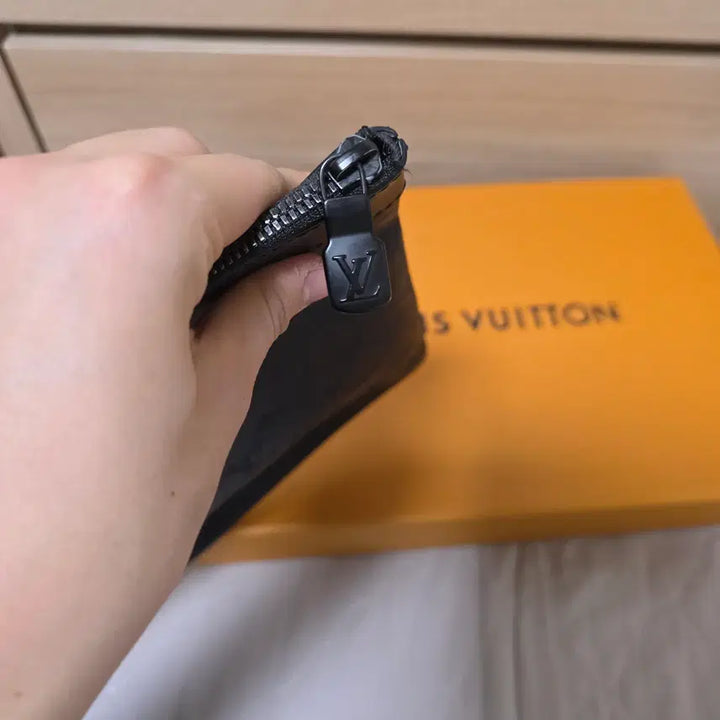 [BUNJANG] Louis Vuitton Monogram Shadow Pochette Clutch Black / 루이비통 쉐도우 포쉐트 모노그램 클러치 블랙