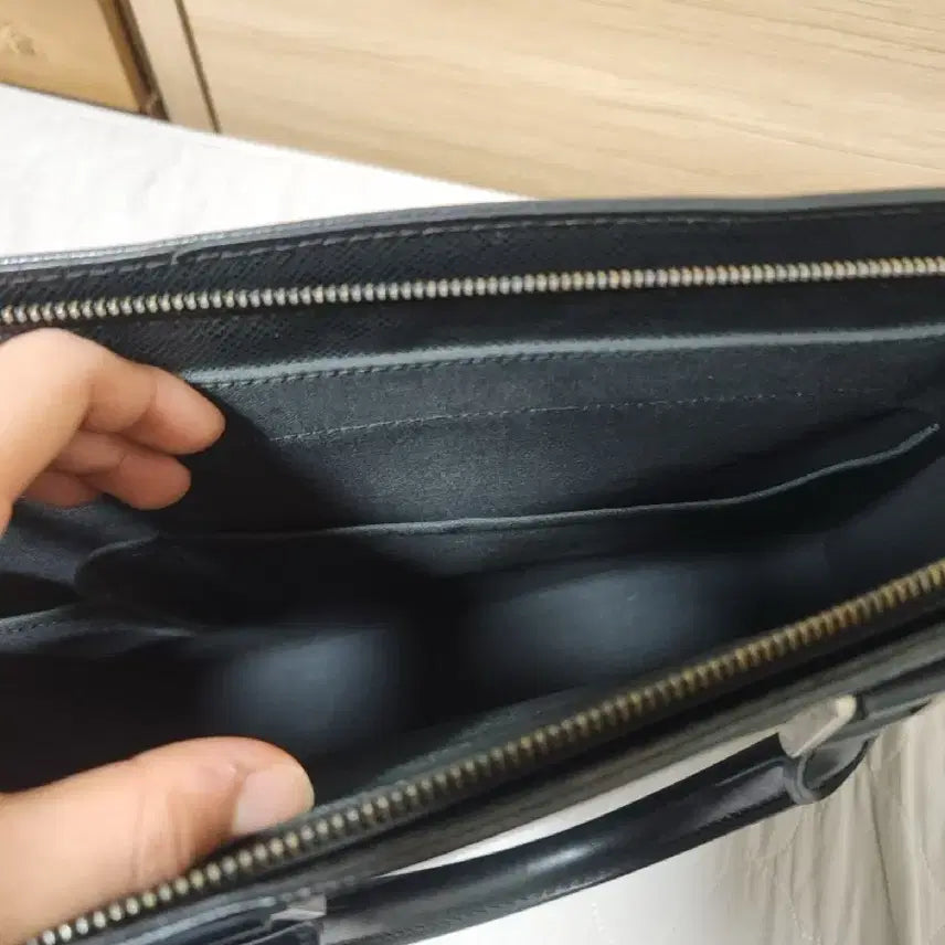 [BUNJANG] Louis Vuitton Taiga Rozan Briefcase / 루이비통 타이가 로잔 서류가방