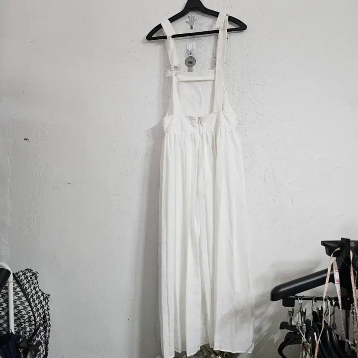 [SOLD OUT] 화이트 롱 멜빵 원피스