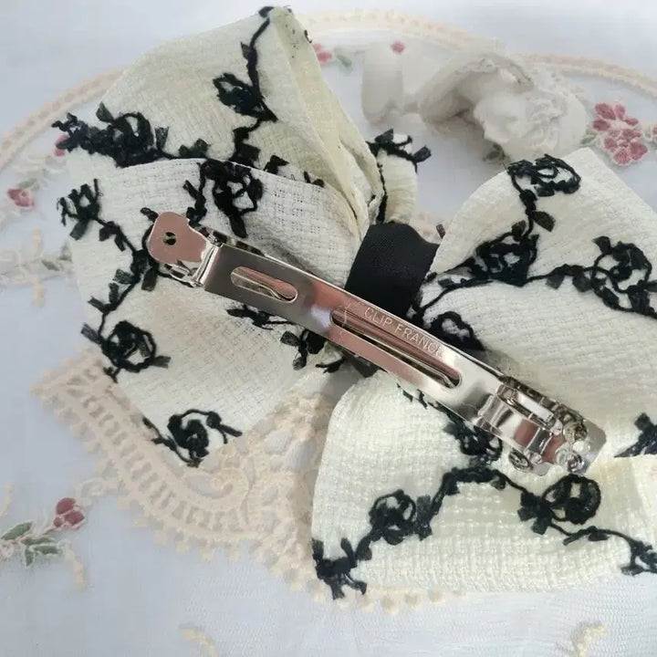 [SOLD OUT] 고급 레이스 자수 리본 헤어핀(새상품)