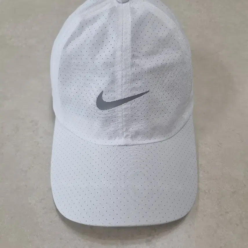 [BUNJANG] Nike White Mesh Baseball Cap / 나이키 화이트 메쉬 볼캡 모자
