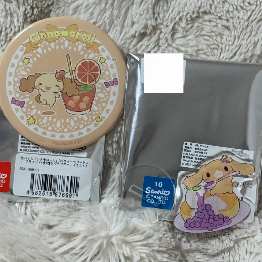 [BUNJANG] Sanrio Cinnamoroll Chiffon Pin Badge &amp; Cappuccino Acrylic Stand Bundle Set / 산리오 시나모롤 쉬폰 카푸치노 핀뱃지 아크릴스탠드 일괄세트