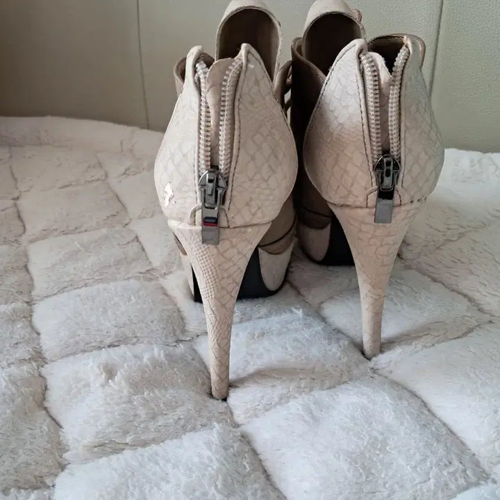 [BUNJANG] Beige Open-Toe Heel Booties - Size 240 / 베이지색 오픈토 힐 부티 240