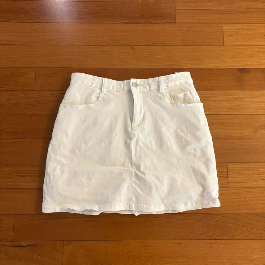 [BUNJANG] Ririreco Ivory Mini Skirt / 리리앤코 아이보리 미니스커트
