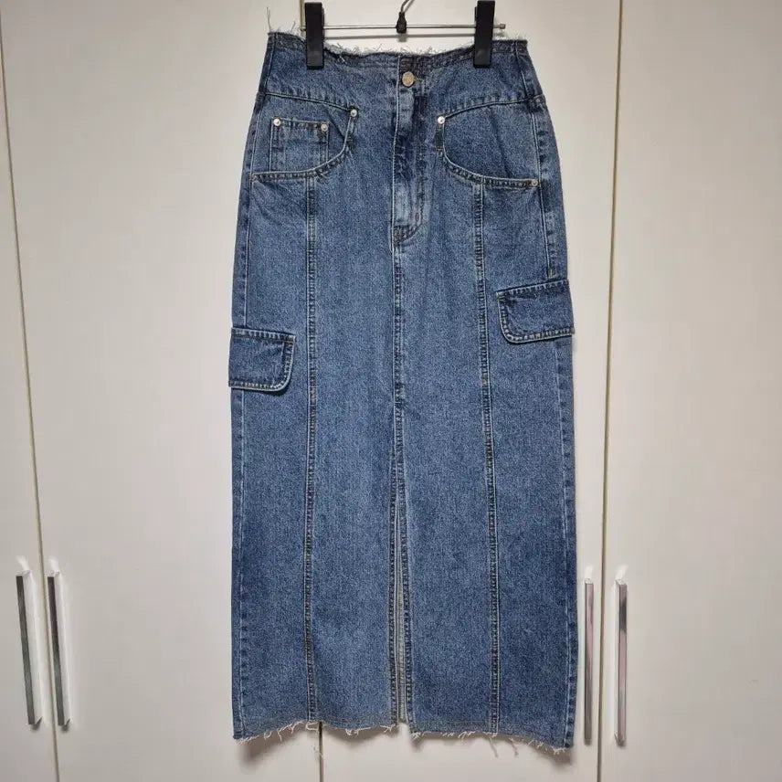[BUNJANG] Rave Denim Midi Skirt / 레이브 데님 롱 스커트 Denim Midi Skirt in Blue