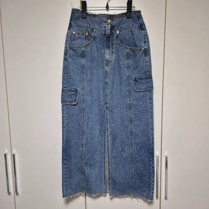 [BUNJANG] Rave Denim Midi Skirt / 레이브 데님 롱 스커트 Denim Midi Skirt in Blue