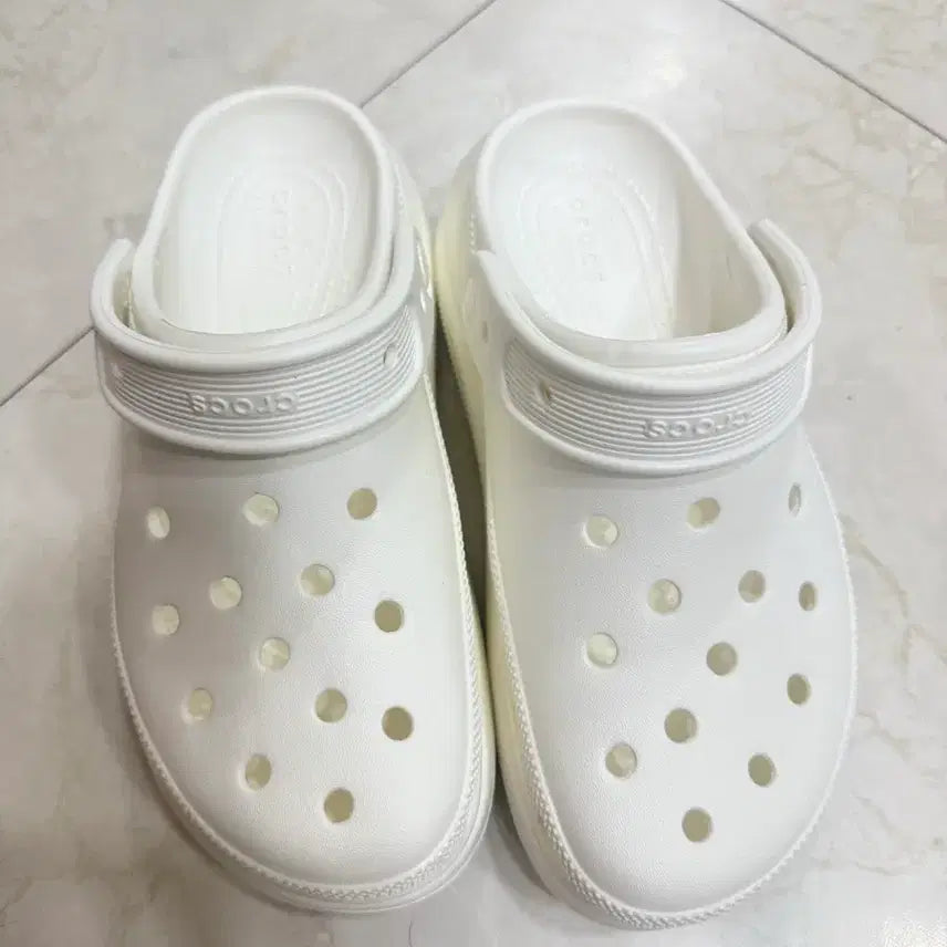[BUNJANG] Crocs Classic Crush Clog White / 크록스 클래식 크러쉬 클로그 화이트