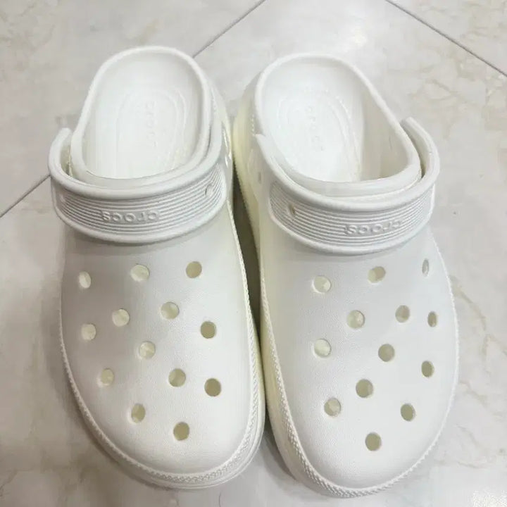 [BUNJANG] Crocs Classic Crush Clog White / 크록스 클래식 크러쉬 클로그 화이트