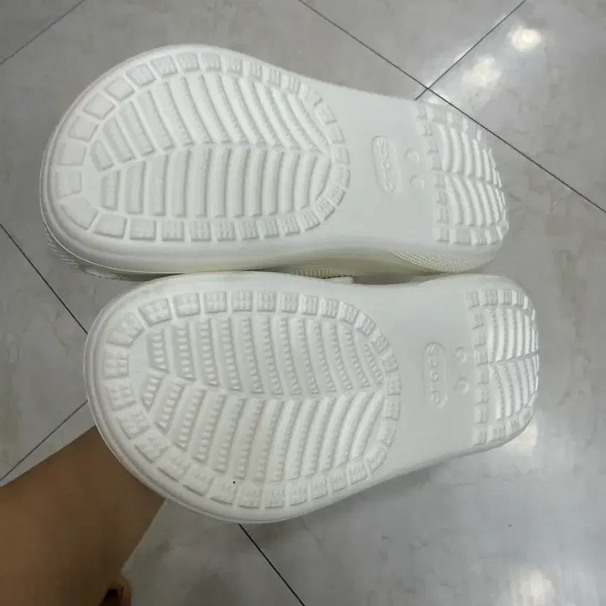 [BUNJANG] Crocs Classic Crush Clog White / 크록스 클래식 크러쉬 클로그 화이트
