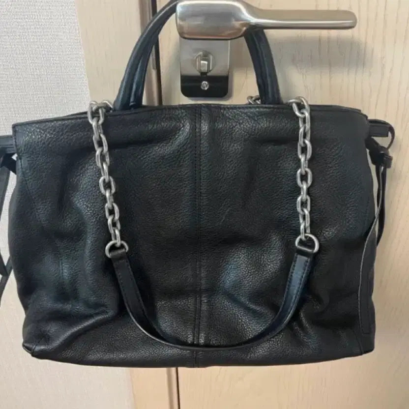 [SOLD OUT] 루즈 앤 라운지 소가죽 체인가방