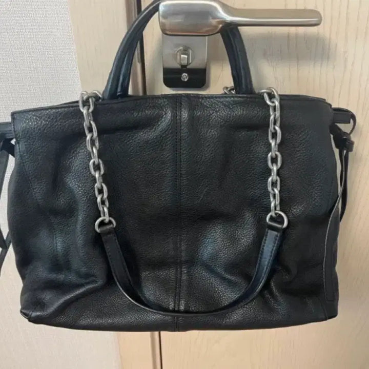 [SOLD OUT] 루즈 앤 라운지 소가죽 체인가방