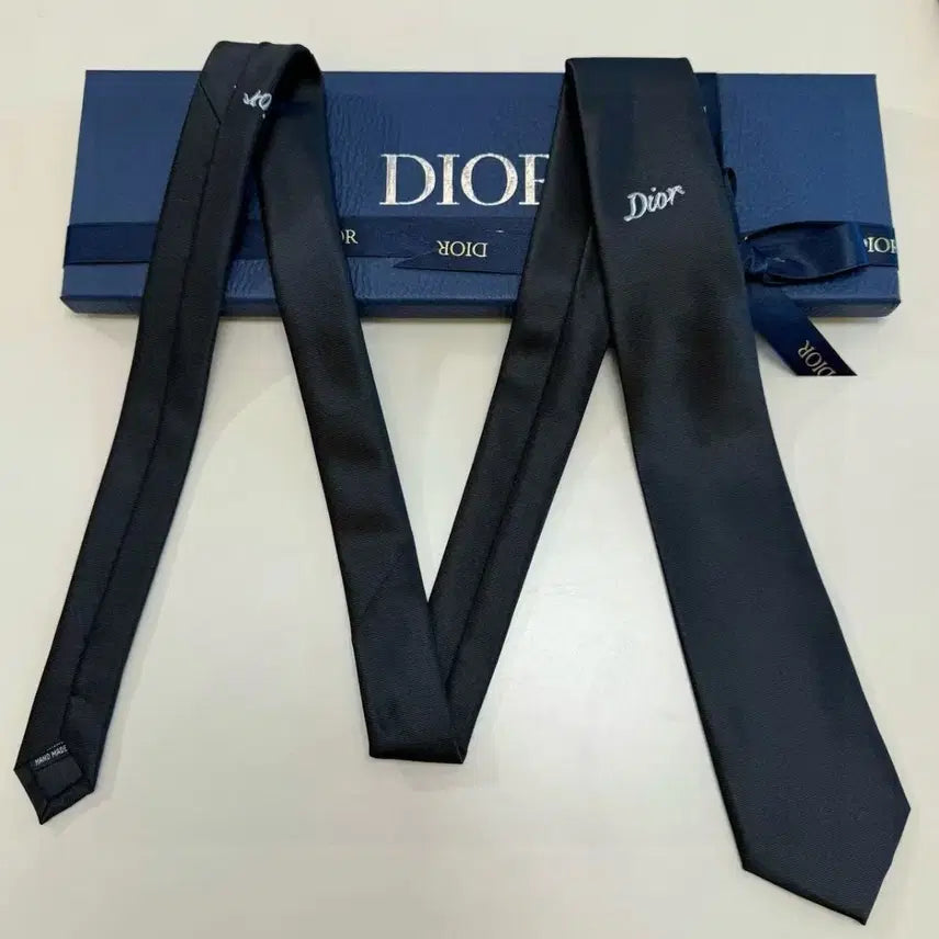 [BUNJANG] Dior Logo Letter Black Tie / 디올 로고 레터 남성 블랙 넥타이