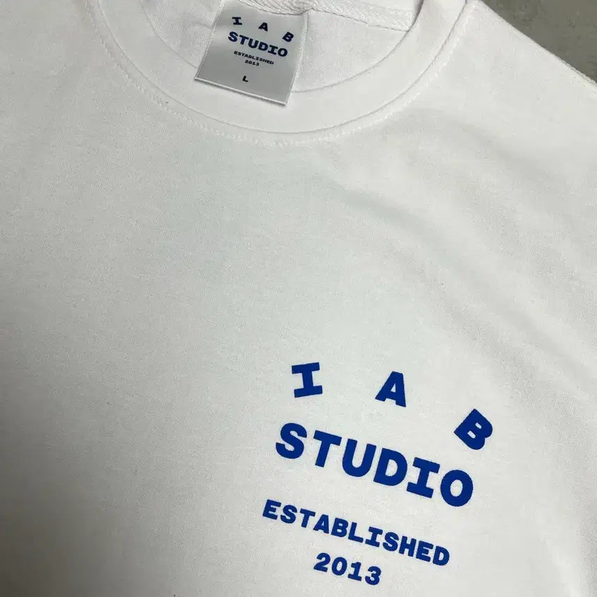 [SOLD OUT] 아이앱 스튜디오 26 아이앱 티셔츠 화이트 네이비 [L]