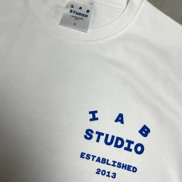 [SOLD OUT] 아이앱 스튜디오 26 아이앱 티셔츠 화이트 네이비 [L]