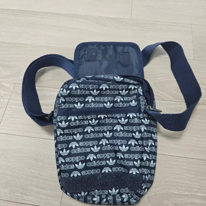 [BUNJANG] Adidas Pattern Crossbody Bag - Navy / 아디다스 패턴 크로스백 네이비