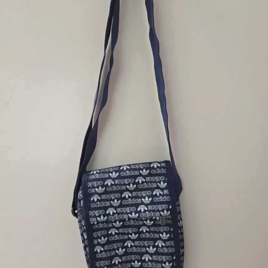 [BUNJANG] Adidas Pattern Crossbody Bag - Navy / 아디다스 패턴 크로스백 네이비