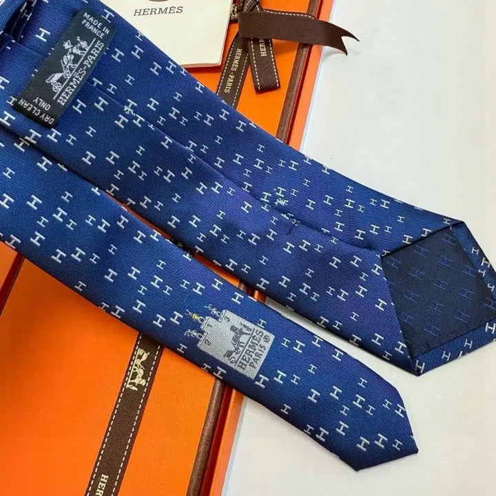 [BUNJANG] Hermes Blue H Logo Silk Tie / 에르메스의 파란색 넥타이