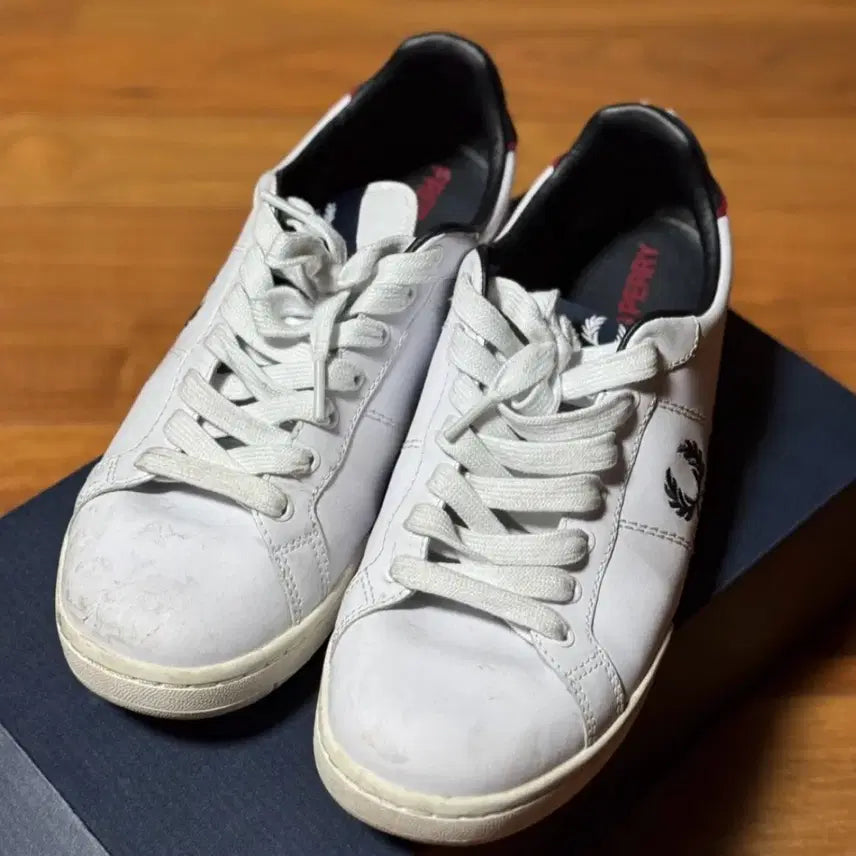 [BUNJANG] Fred Perry White Sneakers (Size 280) / 프레드페리 화이트 스니커즈(280)