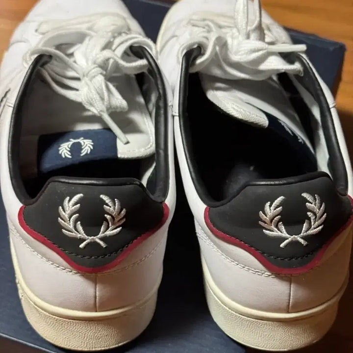 [BUNJANG] Fred Perry White Sneakers (Size 280) / 프레드페리 화이트 스니커즈(280)