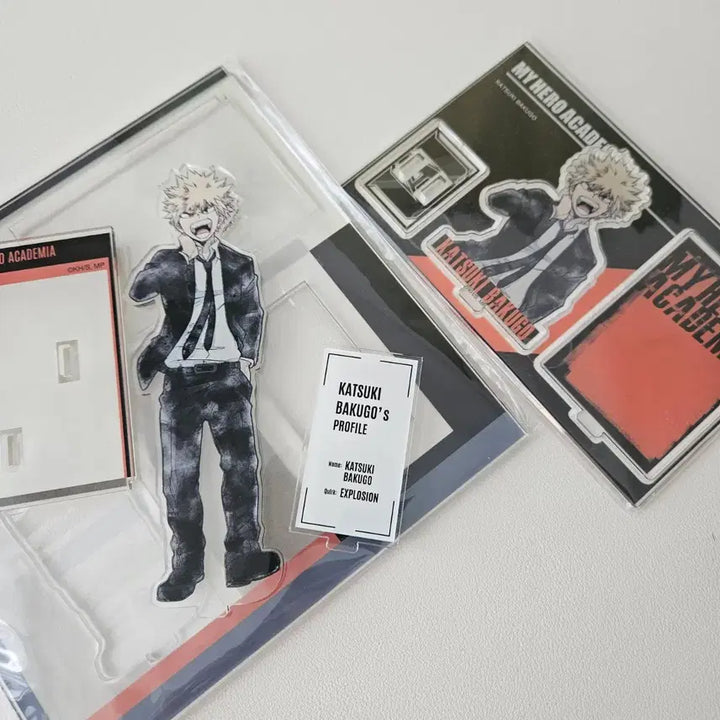 [BUNJANG] My Hero Academia Katsuki Bakugo Suit Acrylic Stand Set (Full Body &amp; Upper Body) / 히로아카 나히아 바쿠고 정장 수채화 아크릴스탠드 세트 전신상반신