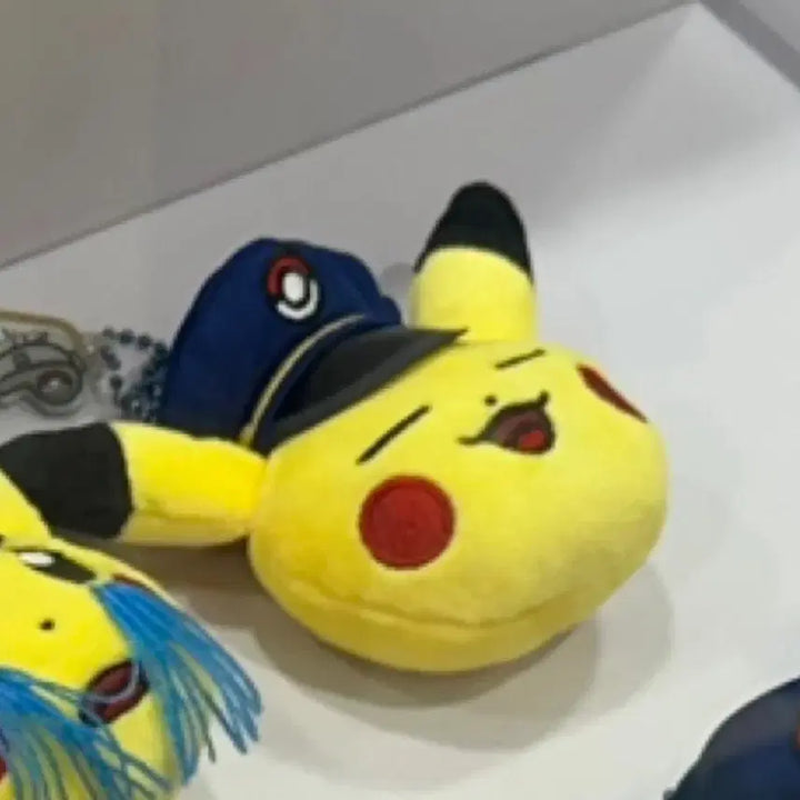 [BUNJANG] Pokemon Station Pikachu Keychain (Nareun Ver.) / 포켓몬스터 역장 피카츄 키링 나른 미개봉