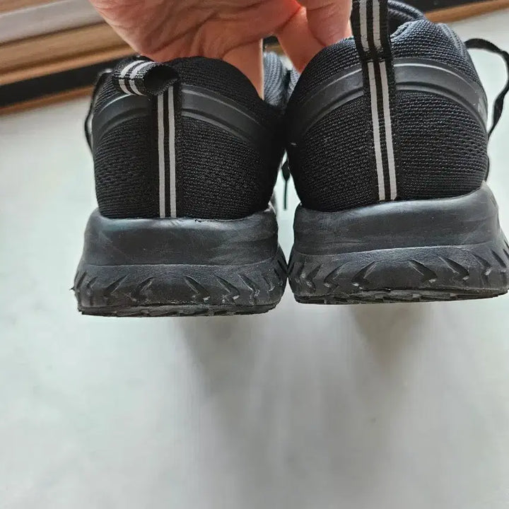 [BUNJANG] Fila Sneakers 250mm / 휠라 운동화 250호(245권유)