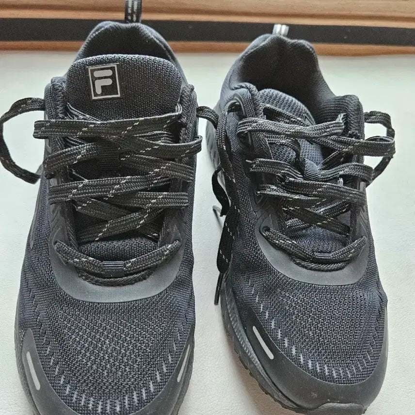 [BUNJANG] Fila Sneakers 250mm / 휠라 운동화 250호(245권유)