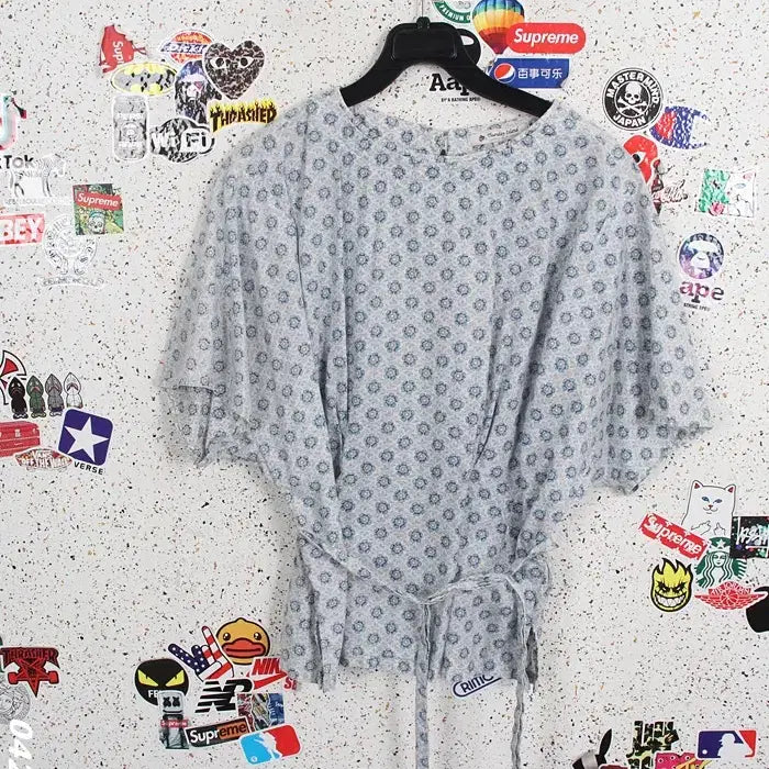 [SOLD OUT] 여성S/ 써스데이아일랜드 뒷밴딩 잔꽃 블라우스