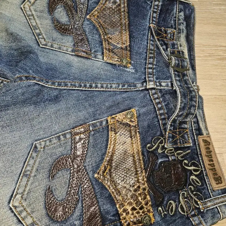 [BUNJANG] Redpepper Skull Embroidered Denim Pants / Redpepper 스컬 데님