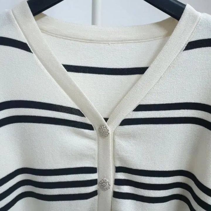 [SOLD OUT] 새상품 클래식 단가라 가디건
